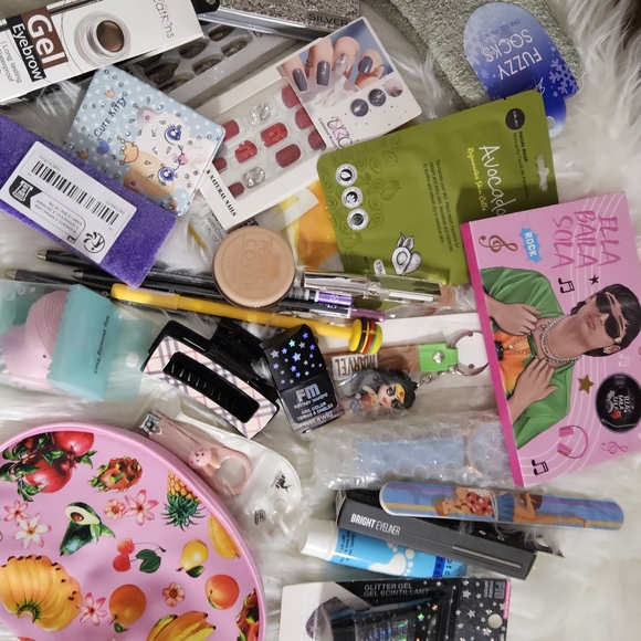 Beauty Creations Highlighter Palette - Pink and Gold - Picture 1 of 3